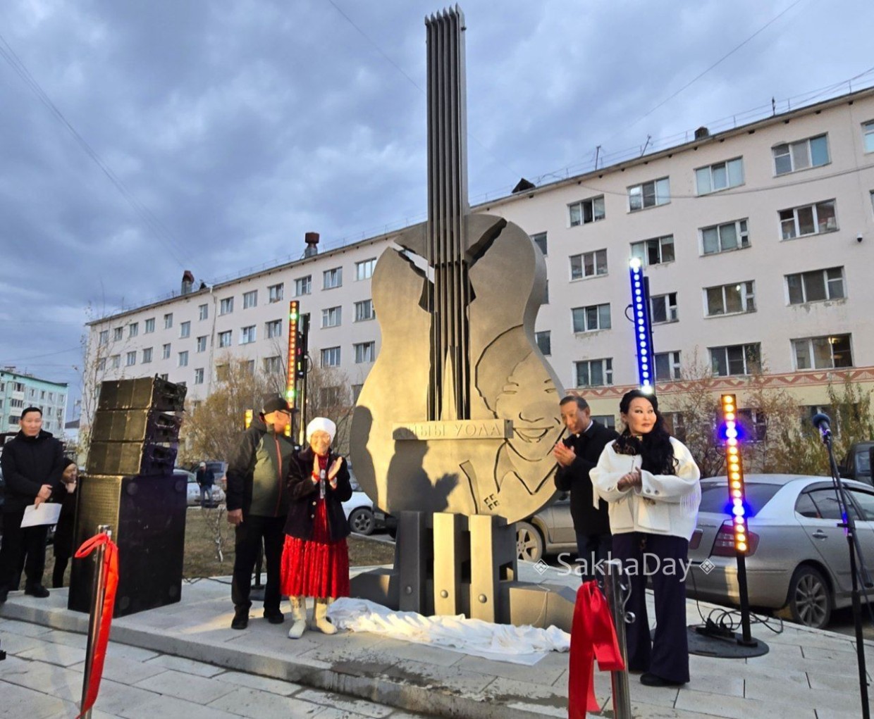 В Якутске открыли сквер Айыы уола: «Молодежи с гитарой в память о моем сыне»