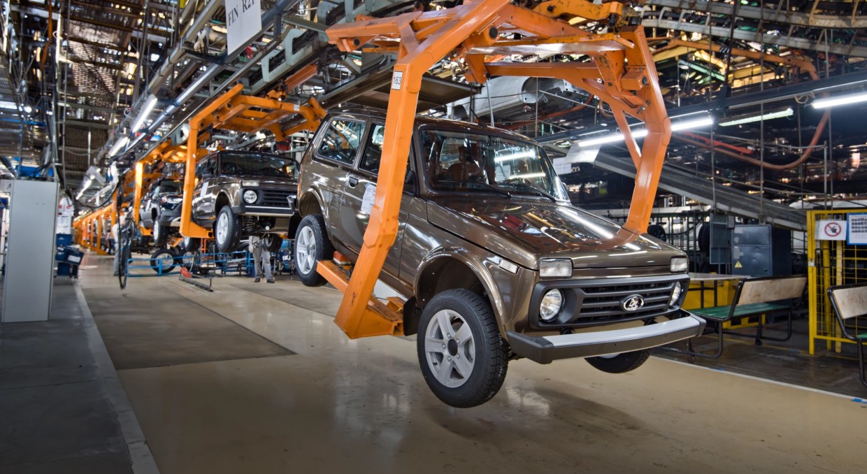 АвтоВАЗ распродает запасы: скидки до 710 тысяч на Lada — Гранта, Веста и Нива стали доступнее