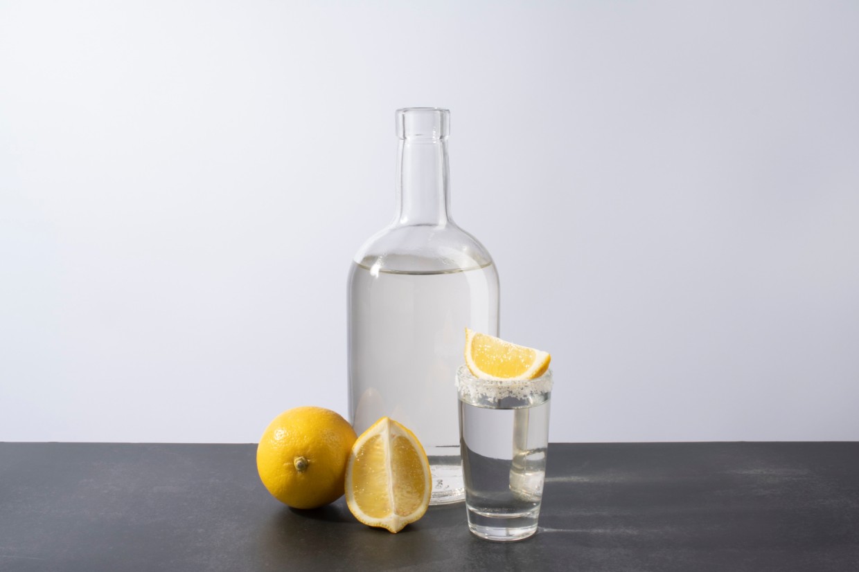 Манящая, горящая: секреты выбора правильной водки — от прозрачности до «слезок», вы 100% не знали об этих нюансах