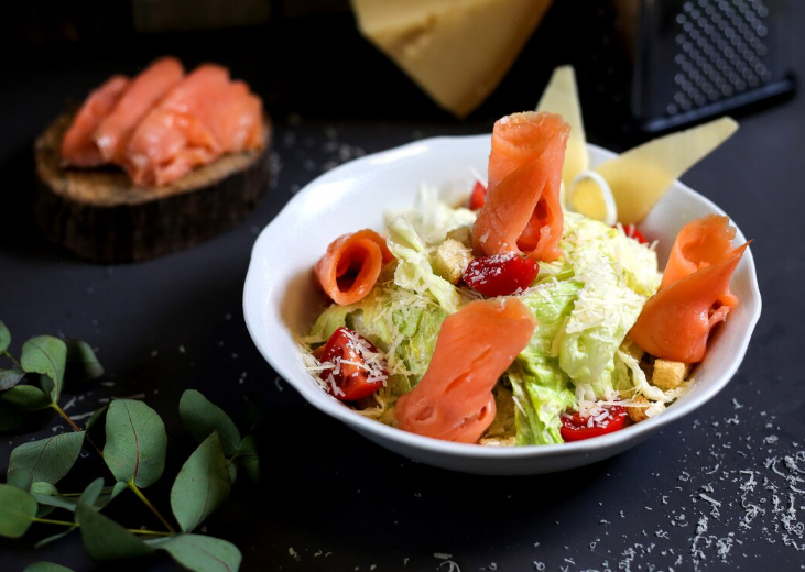 Муж расцеловал всю — за простые салаты из рыбы: делюсь рецептами на любой случай