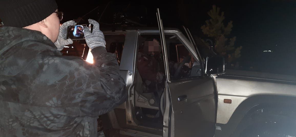 Алданские спасатели подняли машину с телом погибшего