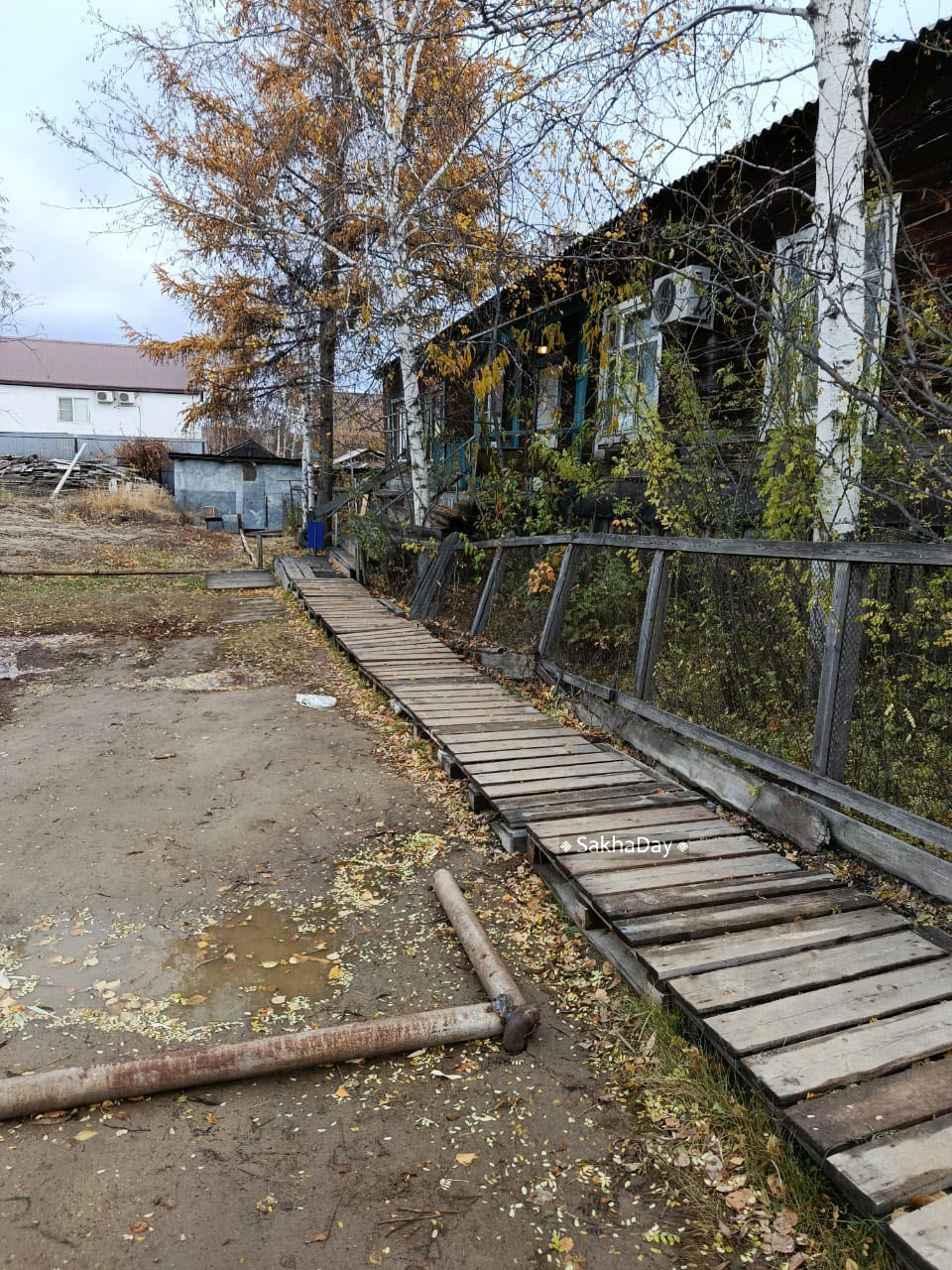 В Якутске многоквартирный дом оказался фактически отрезанным от мира