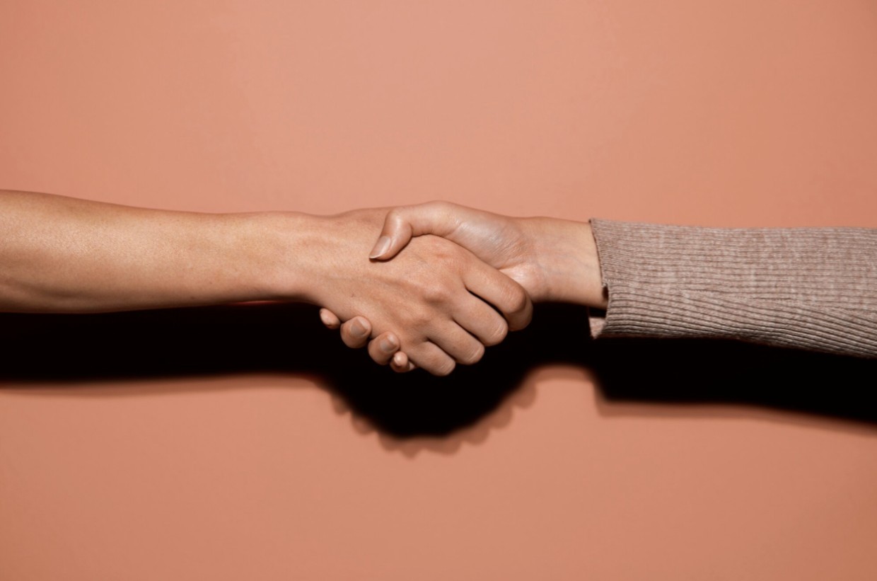 Судьба-судьбинушка моя: всего 3 избранным знакам откроются важные для их жизни личности — все случится после 6 октября