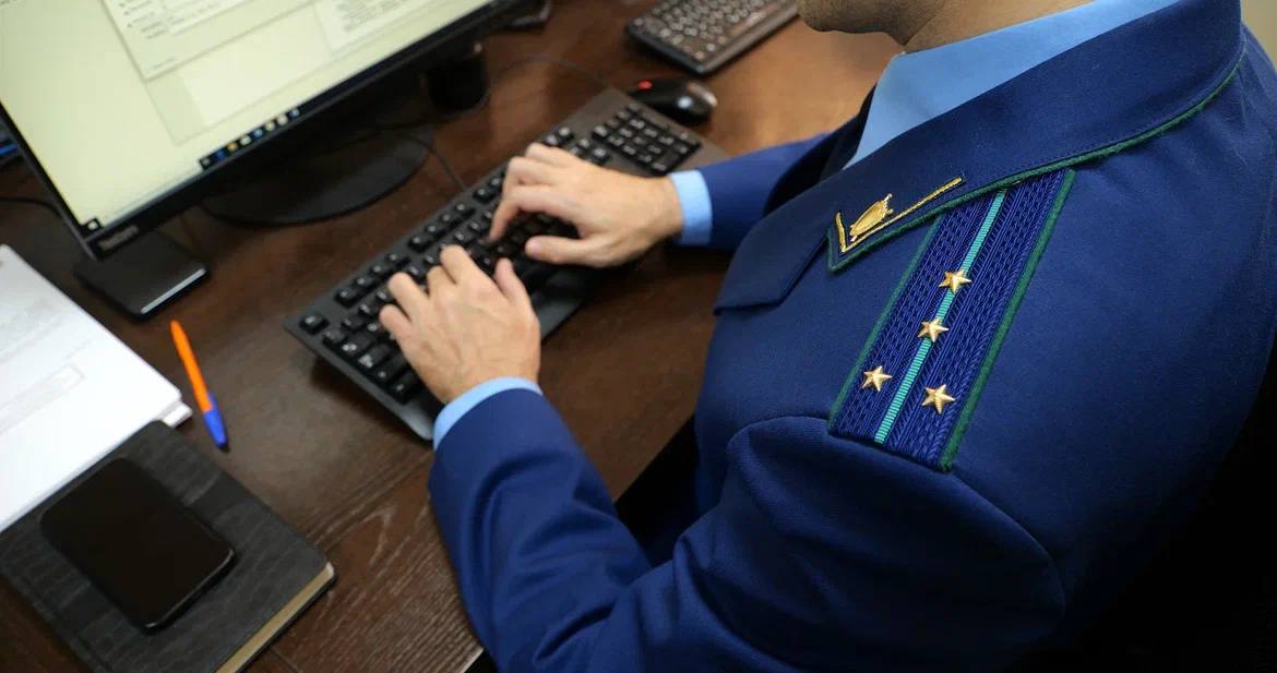 Берегись автомобиля! С бывшего прокурора Верхоянского района пытаются взыскать ущерб