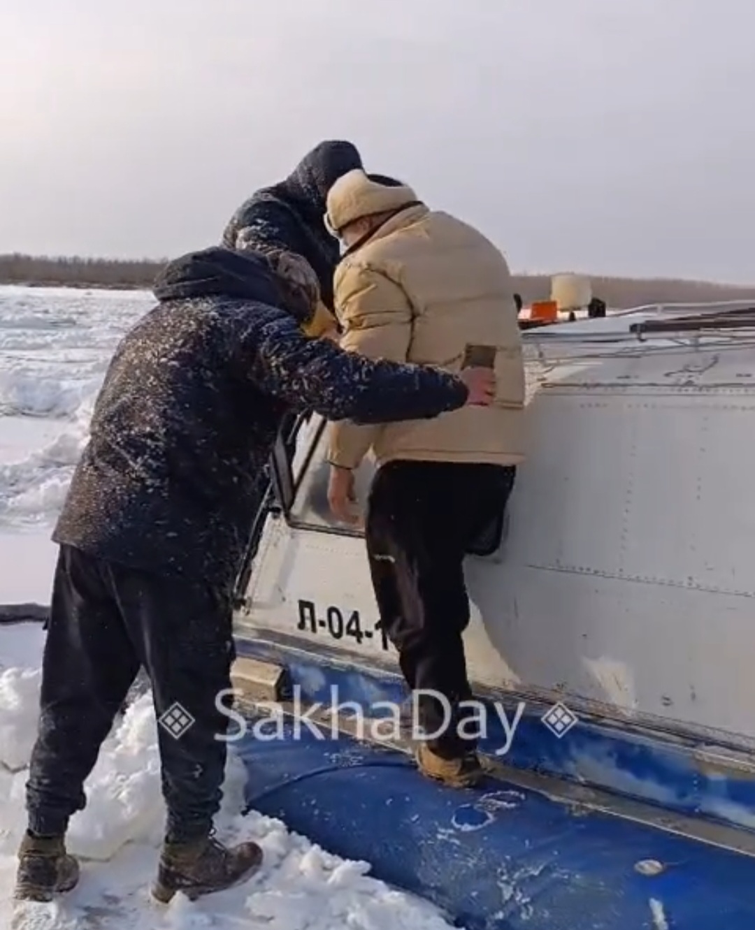На переправе Якутск — Нижний Бестях застряло судно на воздушной подушке