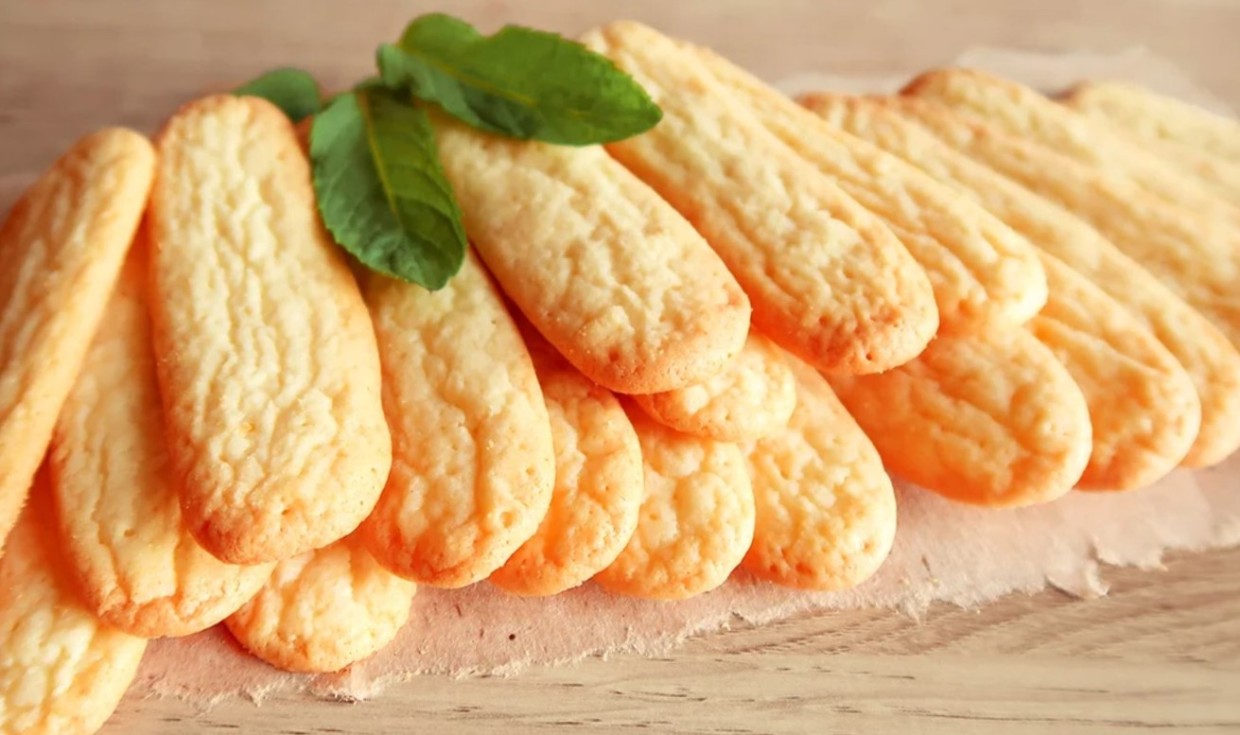 Хрустящая нежность за 8 минут: рецепт «язычков», которые тают во рту — проще не бывает