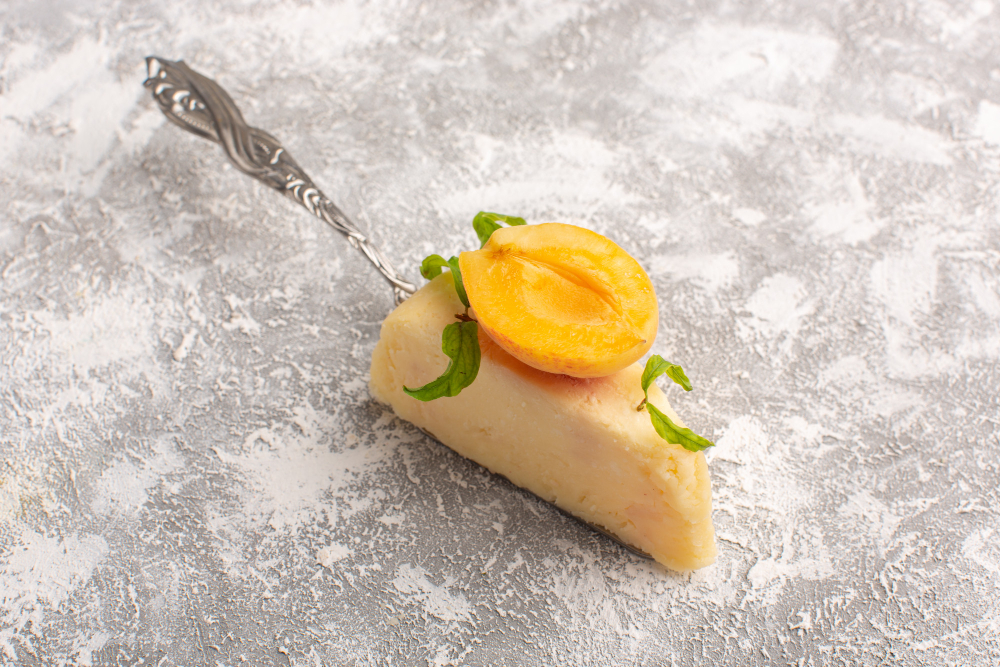 «Облако с персиками» — муссовый творожно-йогуртовый торт: с ним вы точно попадёте в команду Рената Агзамова в следующем сезоне «Битвы шефов»