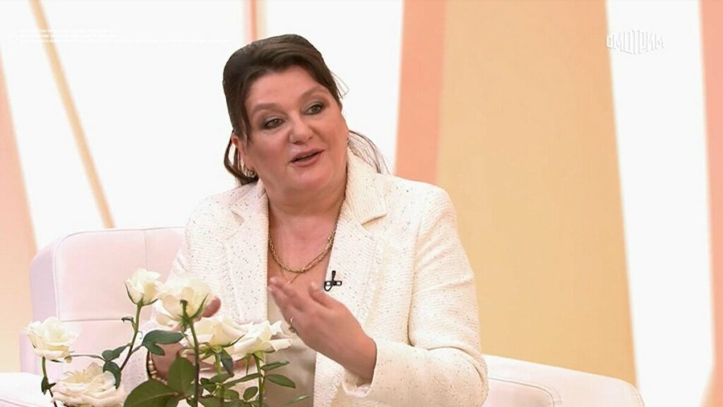 От старшего лейтенанта к затворнице 11-комнатной квартиры: что стало со звездой «Улиц разбитых фонарей» Мельниковой — а ведь ей всего 56