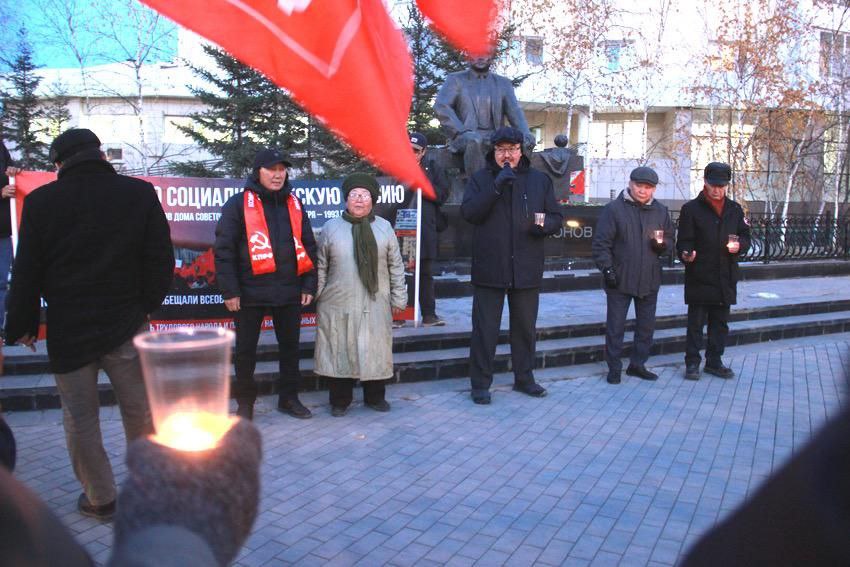 Якутские коммунисты провели митинг в напоминание о «Черном октябре»