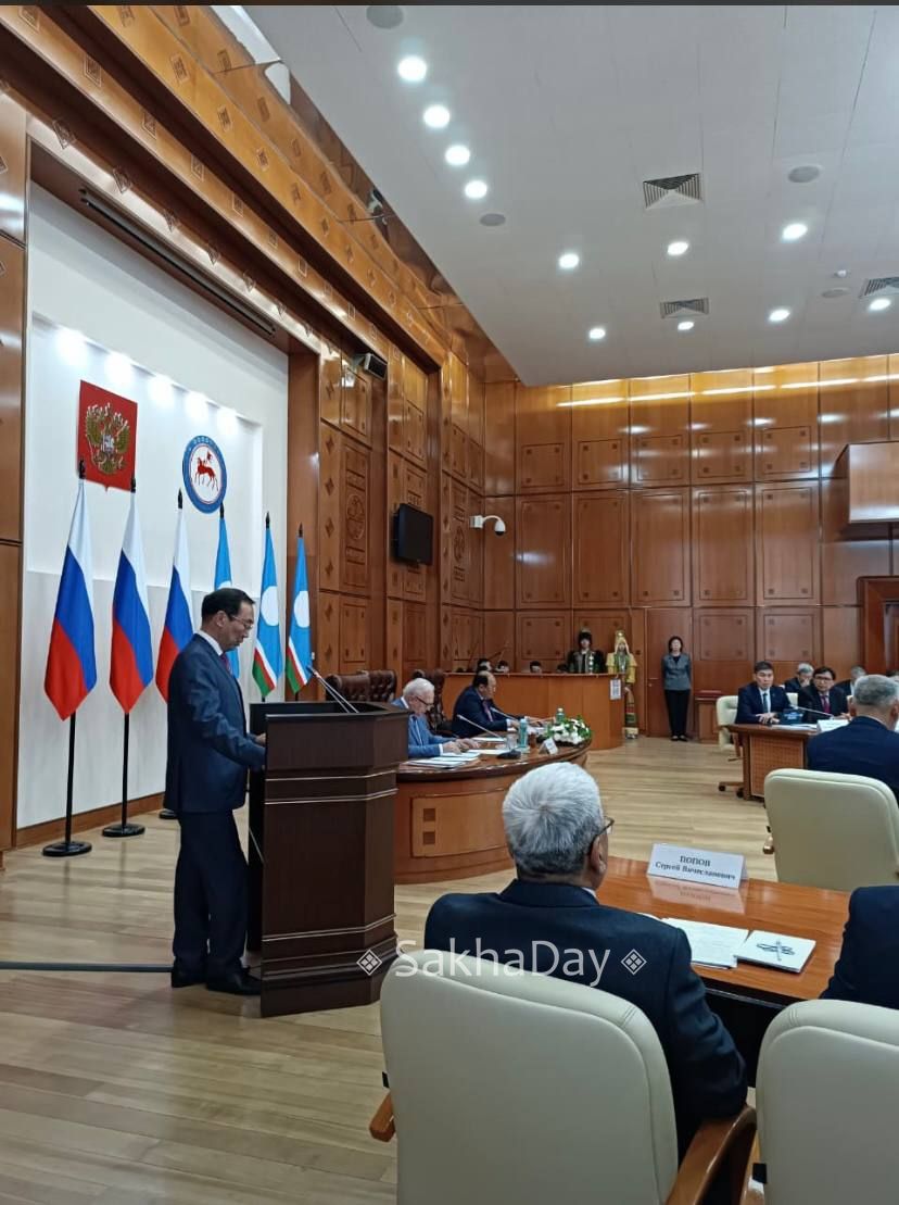 В АГИП объяснили отсутствие Айсена Николаева на слушаниях по Конституции