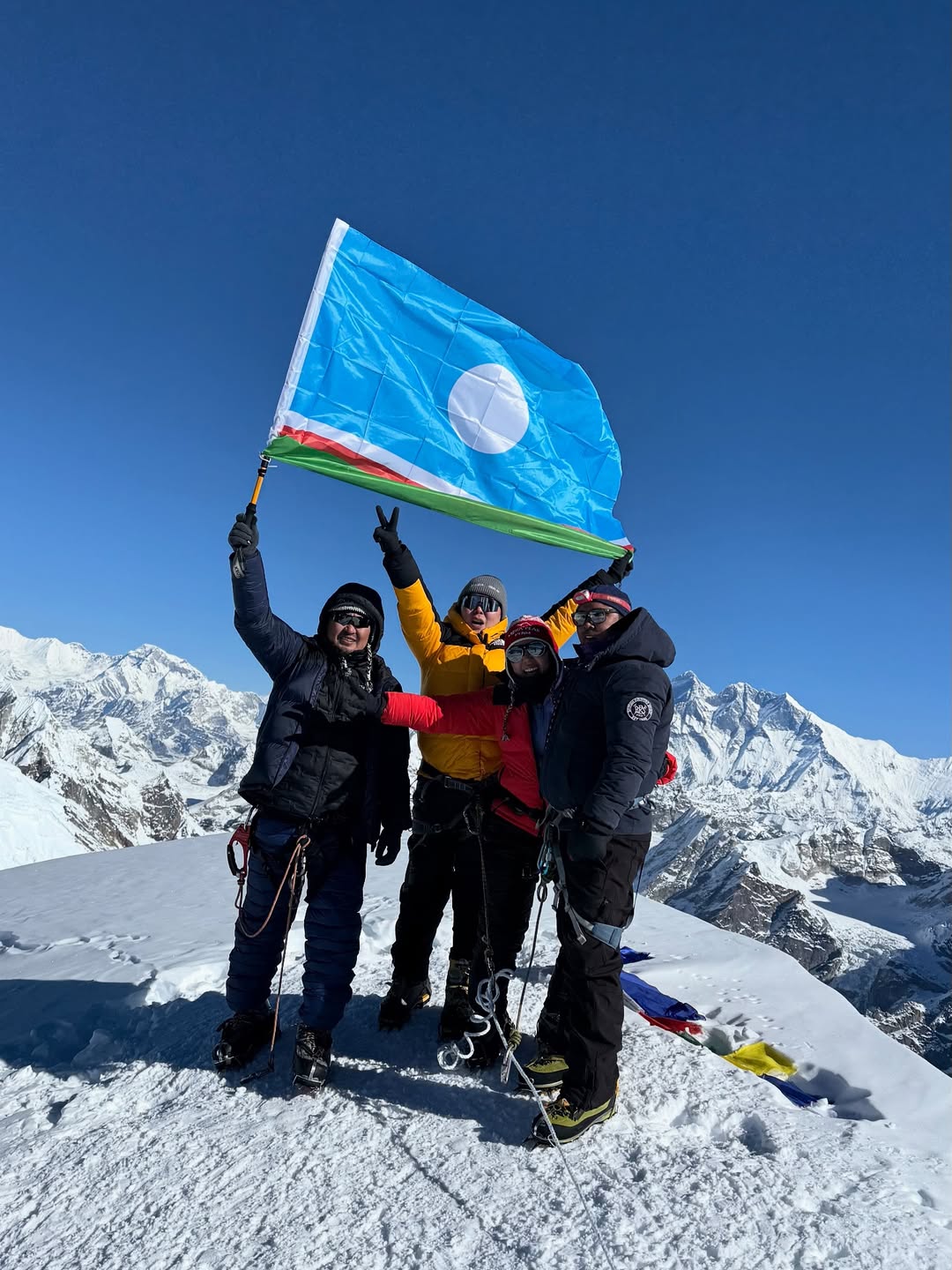 Якутяне покорили самую высокую вершину Непала