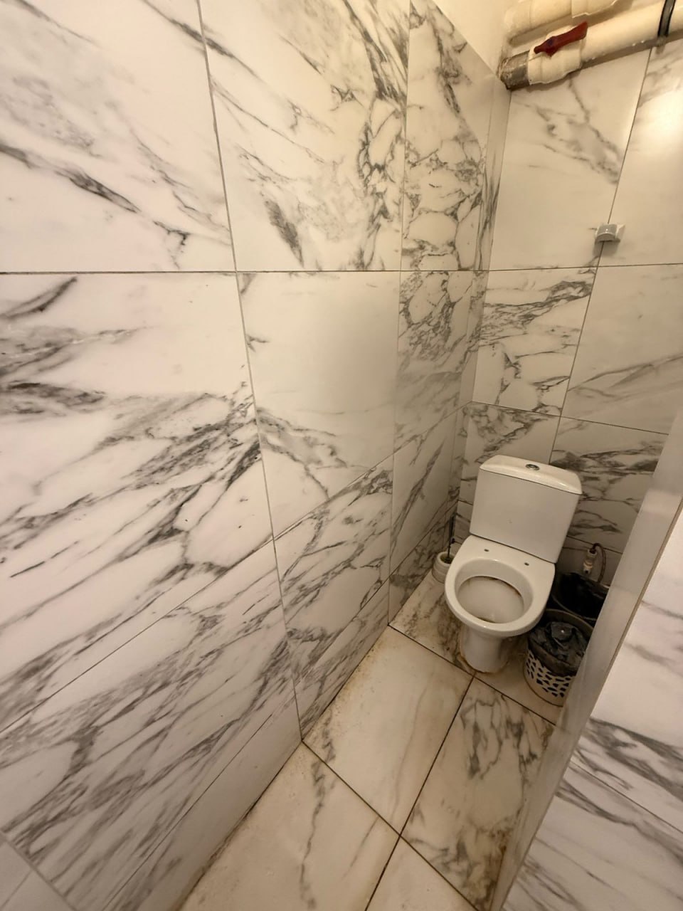 Якутяне выкидывают в унитазы куртки, памперсы и бутылки (видео)