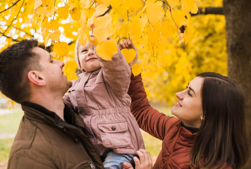 Гороскоп на субботу 18 октября 2025 года для всех знаков Зодиака: Овнам — сюрпризы, Тельцам — любовь, Ракам — перемены