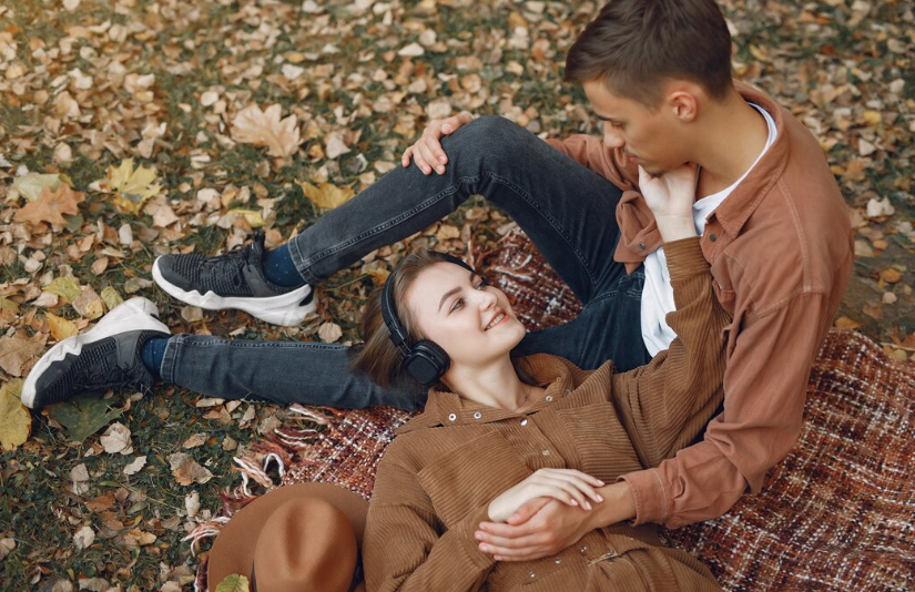 Любовь достигнет самого пика: отношения 4 знаков Зодиака заиграют яркими красками — Венера посылает свои подарки к ноябрю