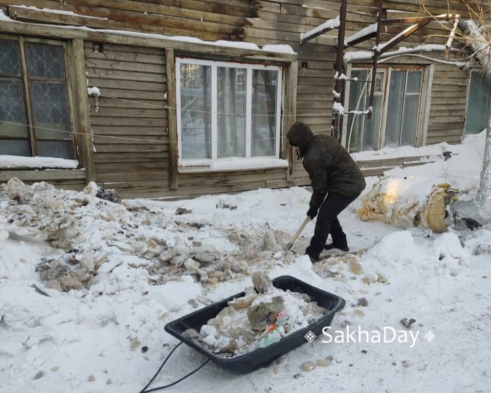В Якутске жильцы сгоревшего дома вынуждены платить за пустые квартиры из-за одного соседа