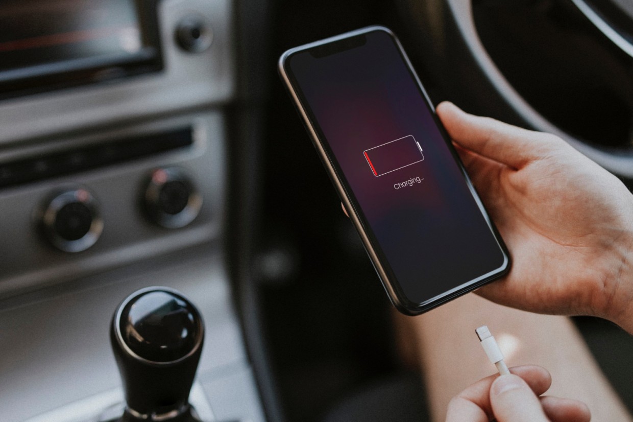 Упс, опять покупать новый: все это время вы заряжали телефон неправильно — поберегите кошелек, сейчас все объясним