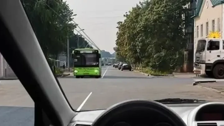 Стоять, бояться: куда ехать и что делать — вспоминаем ПДД по билету с экзамена ГАИ