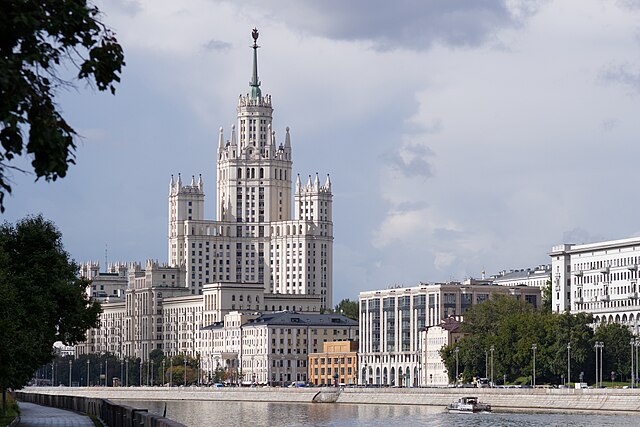 Закулисье богемы: дом, где жили Фаина Раневская и Андрей Миронов, Любовь Орлова и Владимир Зельдин, — свидетель странных гримасс социализма
