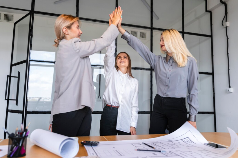 Судьба дарит карьерный успех: 4 знака Зодиака выйдут на новую должность до декабря — воспользуйтесь возможностями