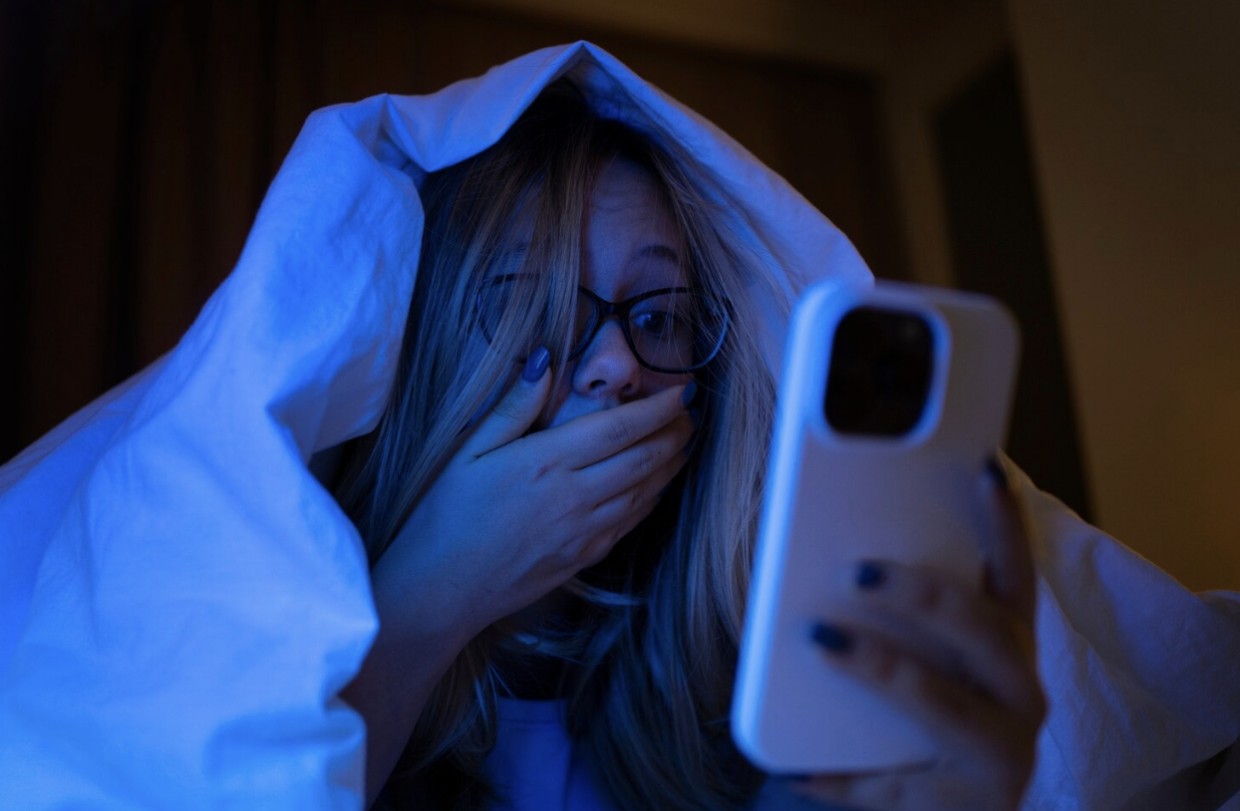 Заводы стоят, мошенники воруют: как аферисты адаптировались к соцсетям — в ход идет даже ИИ