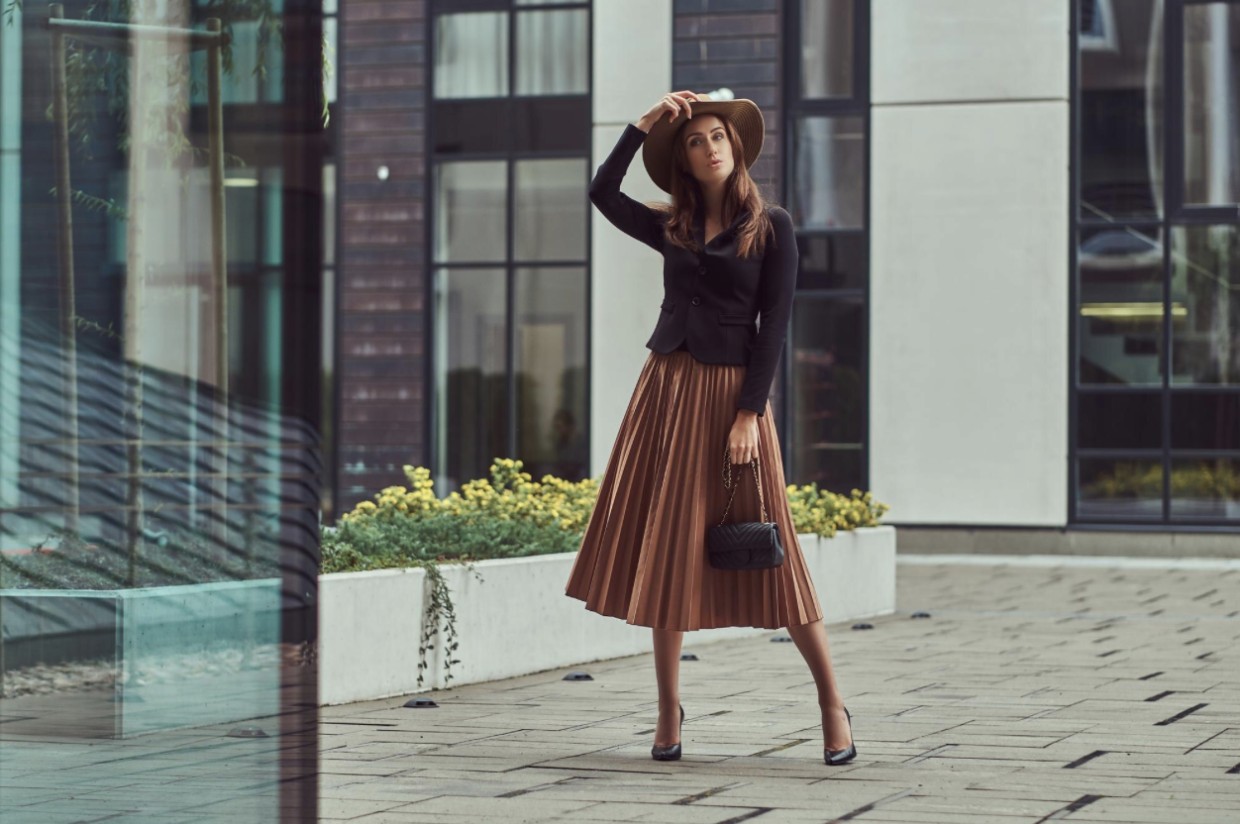Синенькая юбочка, ленточка в косе: как правильно носить юбку в 2025 году — можно все (или почти все)