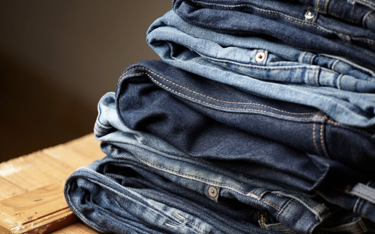 Не джинсы, а спасение: этот фасон просто необходим всем женщинам 60+ — стилист рекомендует