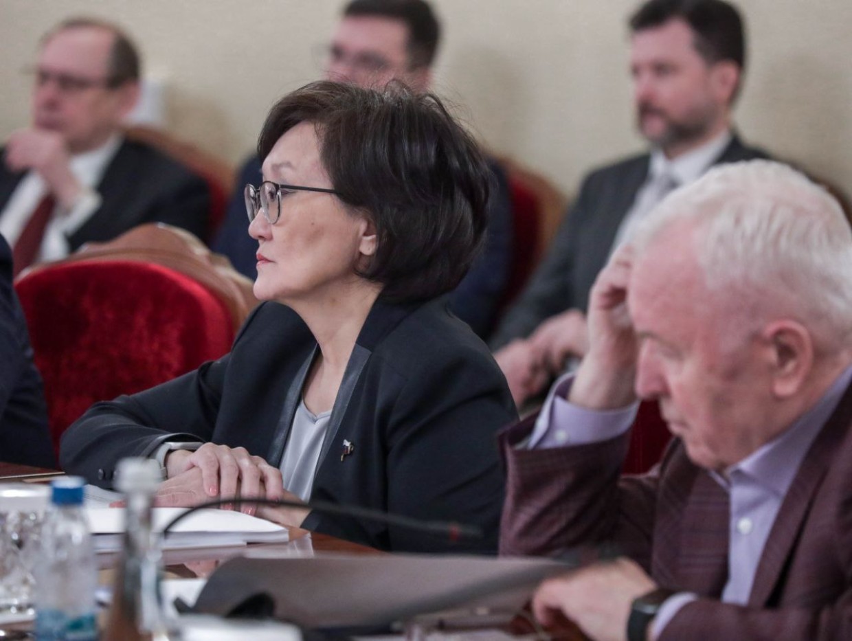 «Отбирают право выбирать»: Сардана Авксентьева — о поправках в Конституцию Якутии