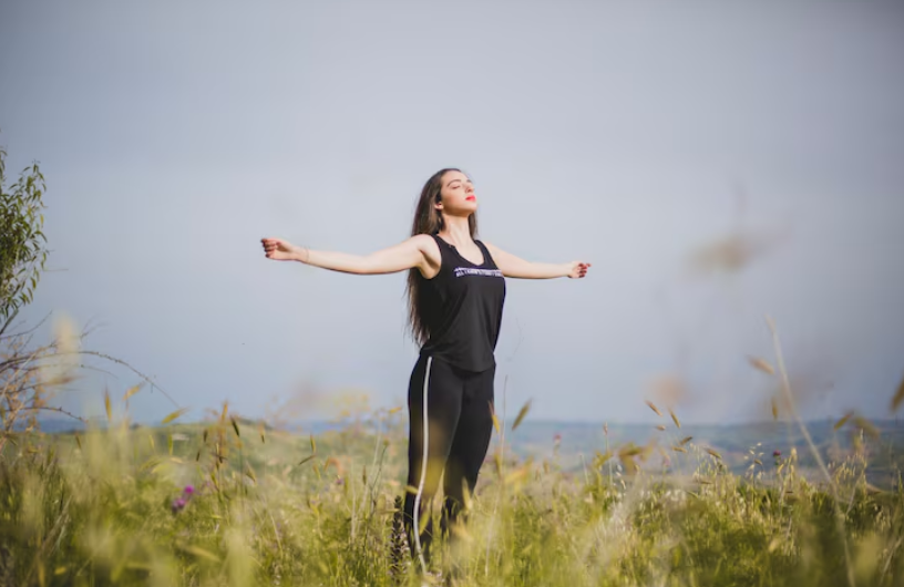 Гороскоп на понедельник 13 октября 2025 года для всех знаков Зодиака: Рыбам — баланс, Девам — сюрпризы, Львам — выбор