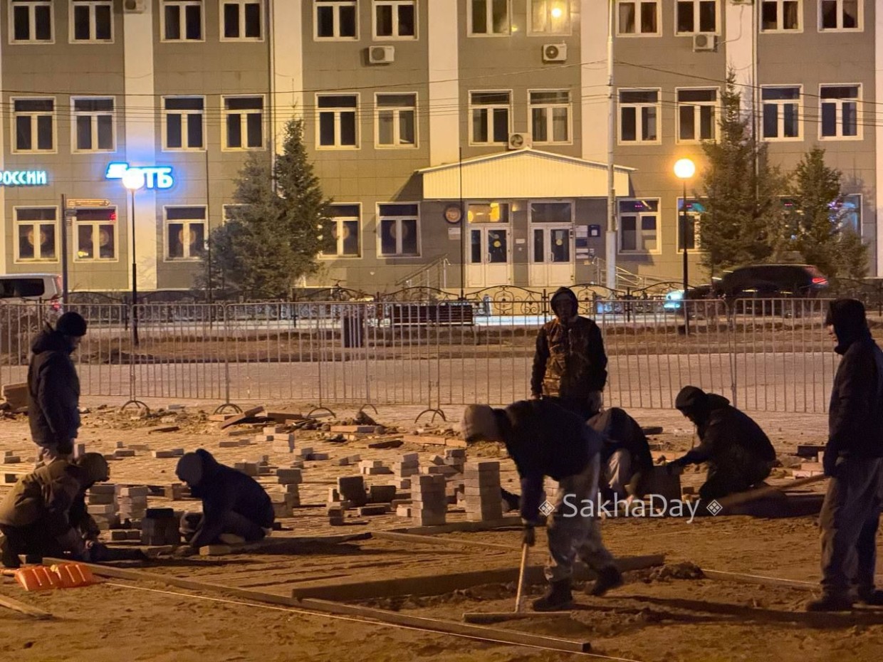На площади Орджоникидзе в Якутске продолжается плановый ремонт