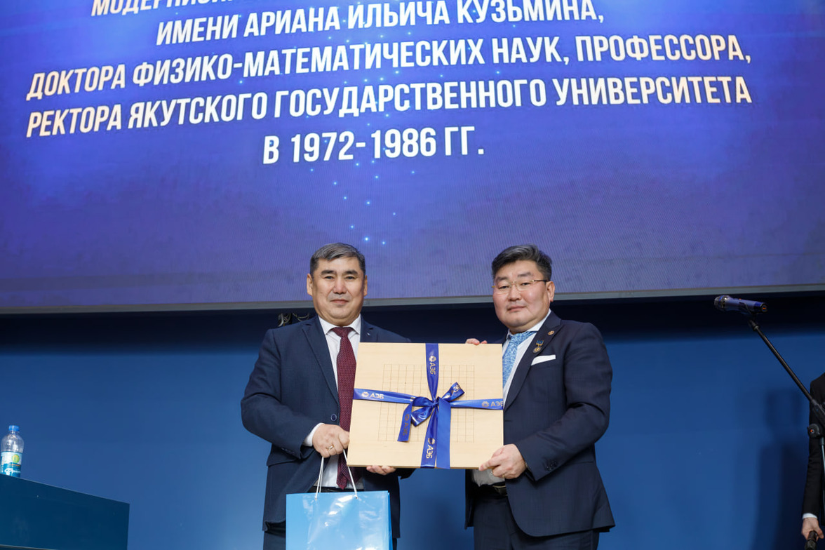 Федерация Го РС(Я) передала наборы для игры Го в СВФУ