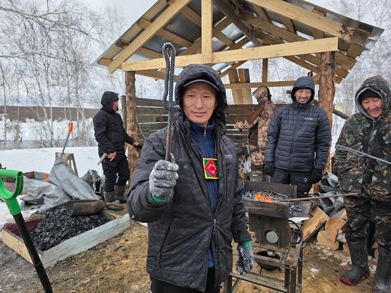 В Амгинском улусе умельцы построили мастерскую и кузницу