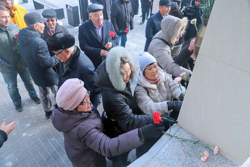 Память, воплощенная в делах: в Якутске почтили память Владимира Членова и вручили именные стипендии