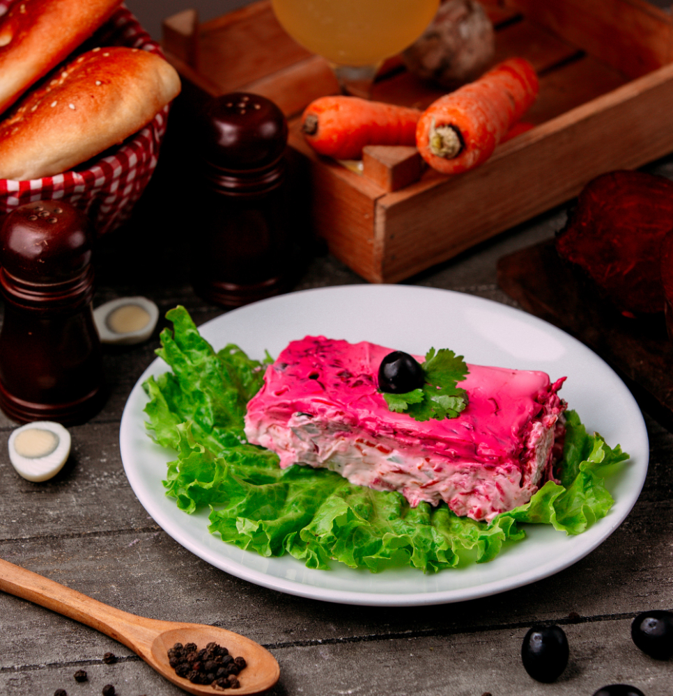 Вкус СССР — порождение дефицита: легенды советской кухни — «Шуба», макароны по-флотски и торт «Наполеон»