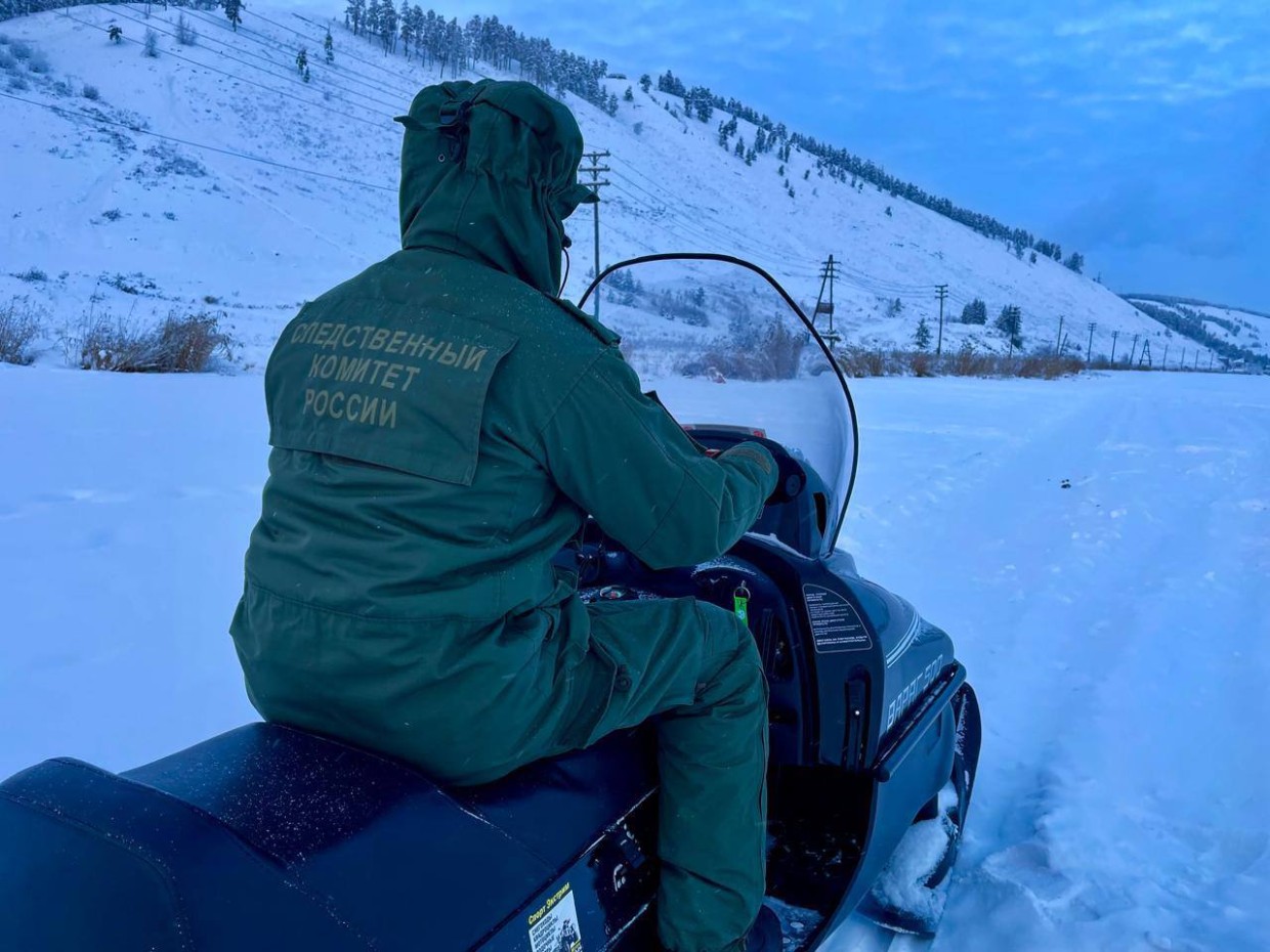 В Оленекском районе под лед провалился «Буран» с людьми