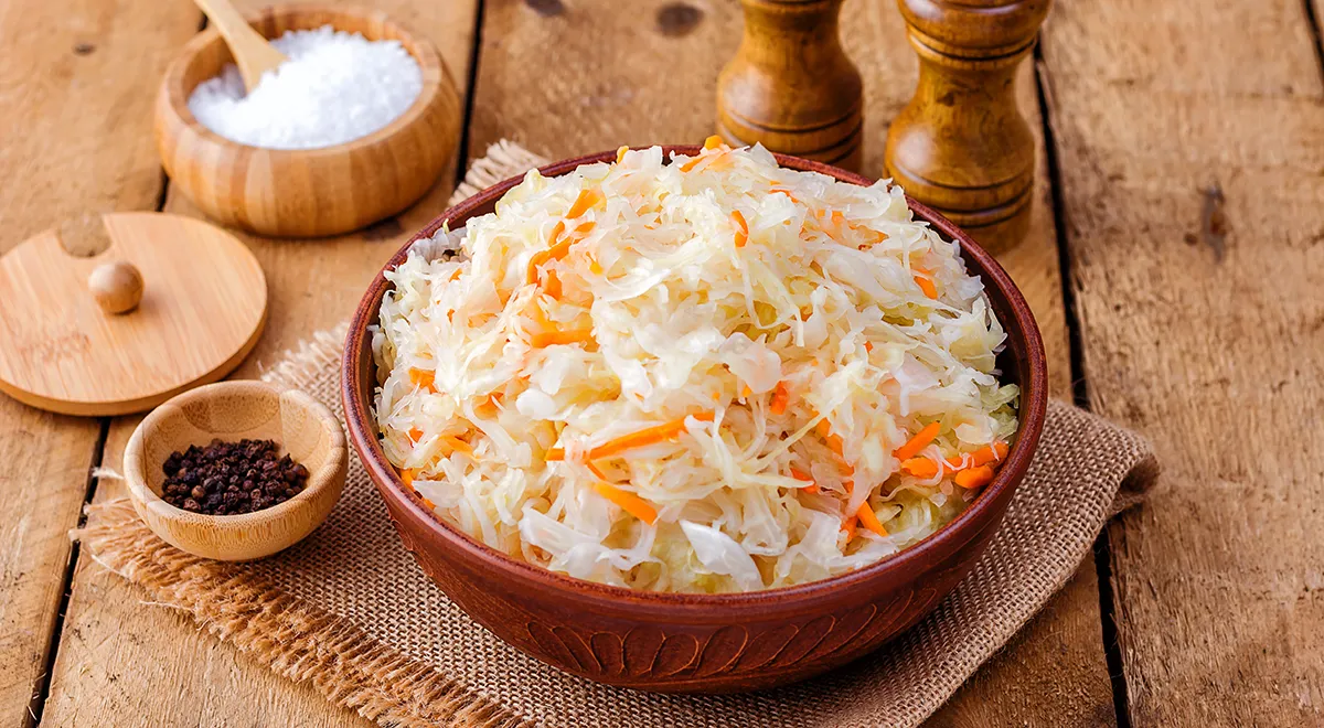 Квасим на славу: как заставить квашеную капусту хрустеть, если она все время норовит раскиснуть — гениальный и простой лайфхак