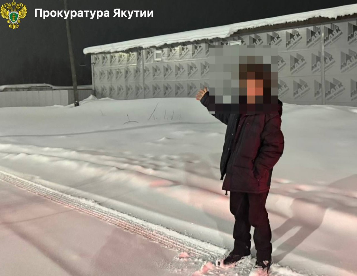 В Мирном пенсионер втянул внука и его друга в кражу со склада