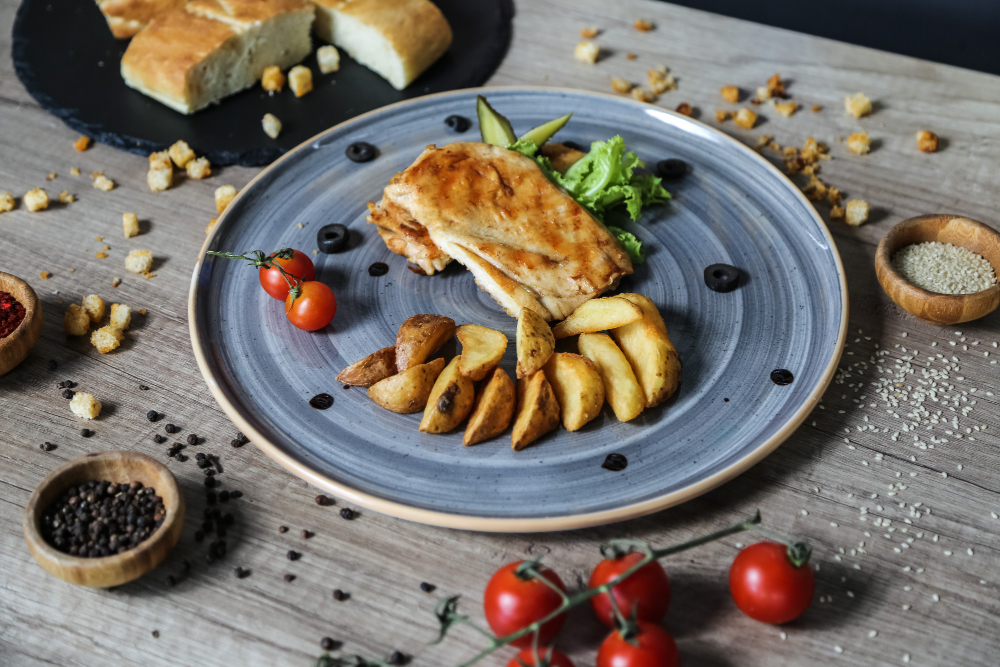 Эта скумбрия — настоящий «отвал башки»: варёная картошечка и рыба покорят всех домочадцев