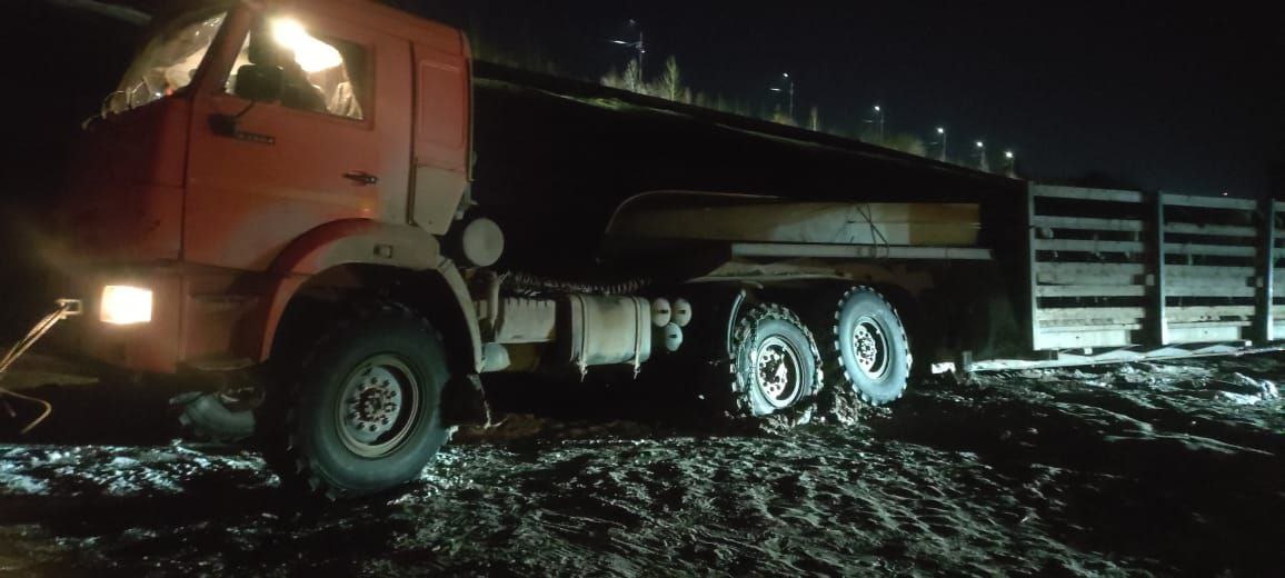 В Ленском районе спасатели помогли в затруднительной ситуации при транспортировке скота