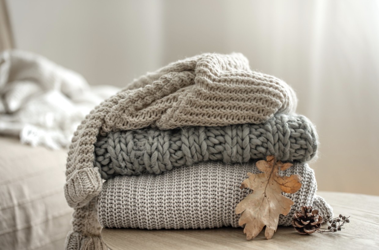 Трикотаж как новенький: машинка от катышек не нужна, их можно убрать гораздо проще — 100% надежное средство, которое вернет чудесный облик вещам