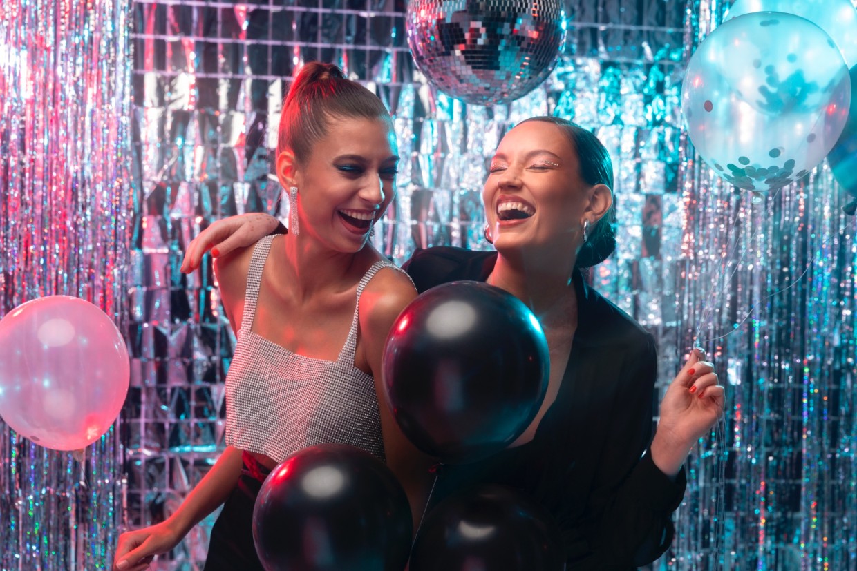 Режим «вечеринка» вкл: праздничный гороскоп на 23 ноября — избранным Вселенная подарит веселье и отдых