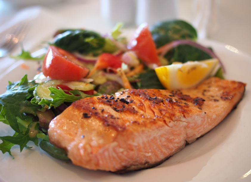 Лучший рецепт рыбы на ужин: 30 минут и готово — семья в восторге, съели все сразу