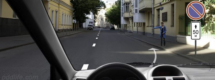 И что теперь — проезжать мимо и делать вид, что вы не заметили голосующего: этот вопрос из ПДД завалили 87% экзаменующихся