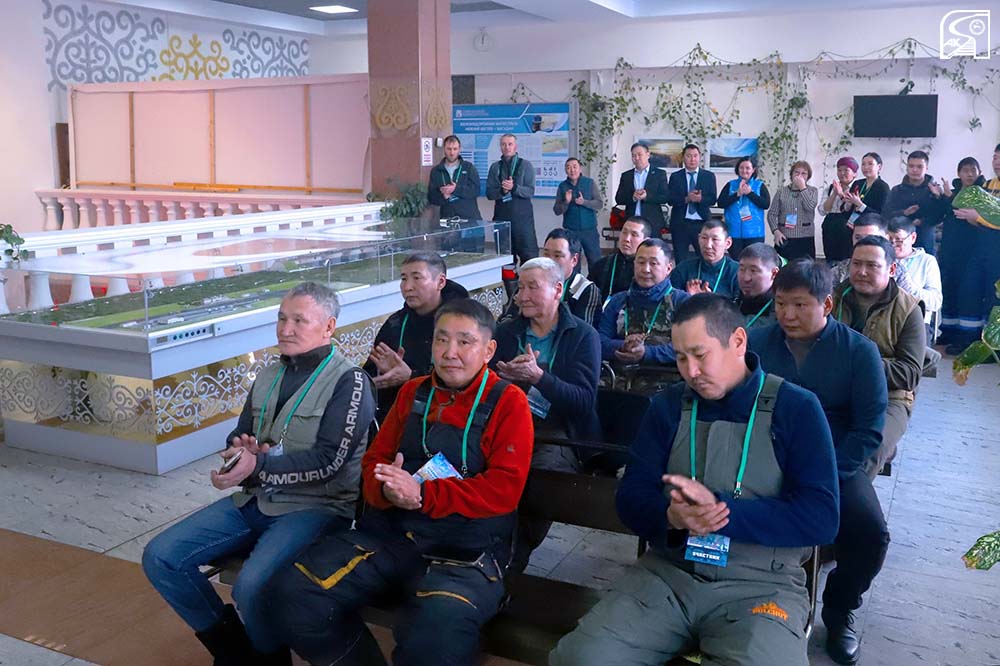 На станции Нижний Бестях стартовал  конкурс ледовых скульптур «Новогодняя фантазия»