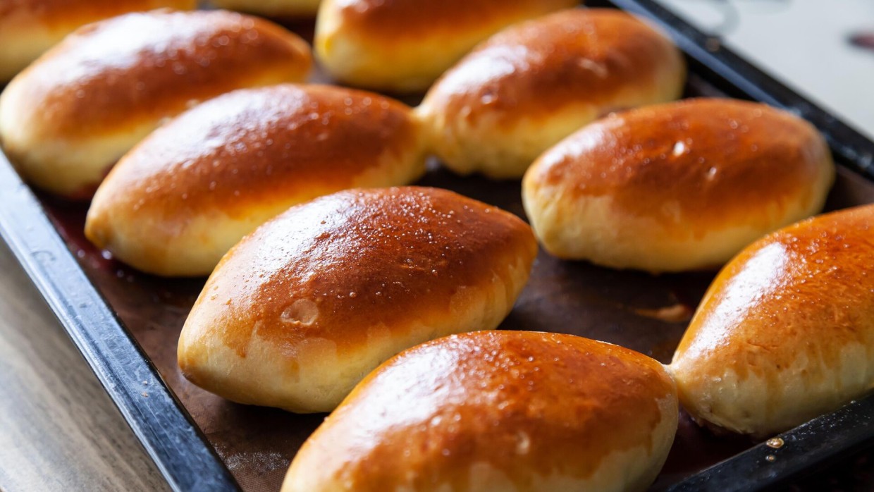 Язык проглотить можно: эти пирожки буквально тают во рту — весь секрет в невероятно нежном тесте из творога