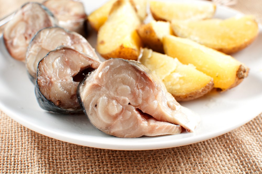 Закуска хоть куда: кажется, этот идеальный саламур из скумбрии — лучший вариант «на зубок» на любое застолье, и новогоднее тоже