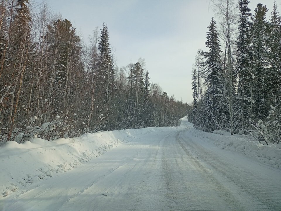 "Хватит строить зимники по рекам - нужна прямая дорога по земле", - предлагает житель Колымы