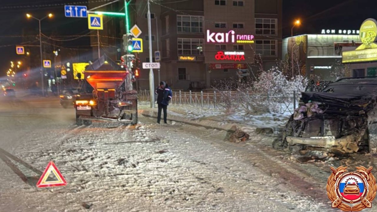 В Якутске Lexus столкнулся со снегоуборщиком