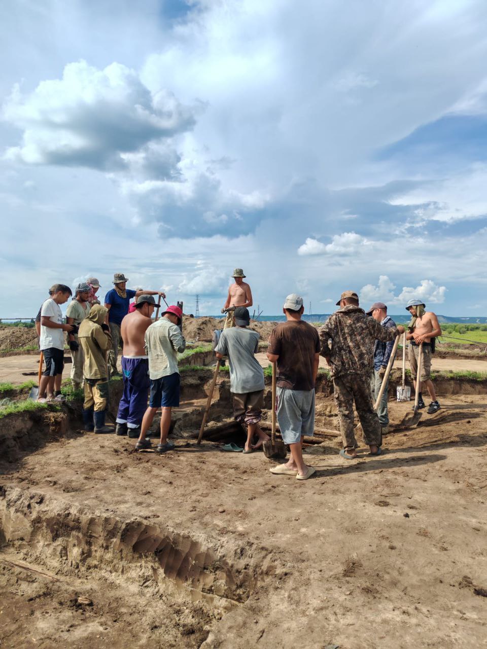 Компания, строящая Ленский мост, не рассчиталась со студентами за раскопки