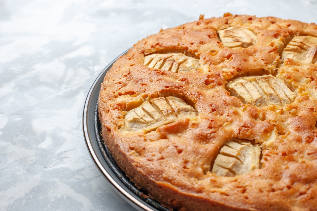 И Новый год станет уютнее: вместо торта-мороженого приготовьте банановый пирог — он 100% украсит ваше застолье в честь встречи 2026