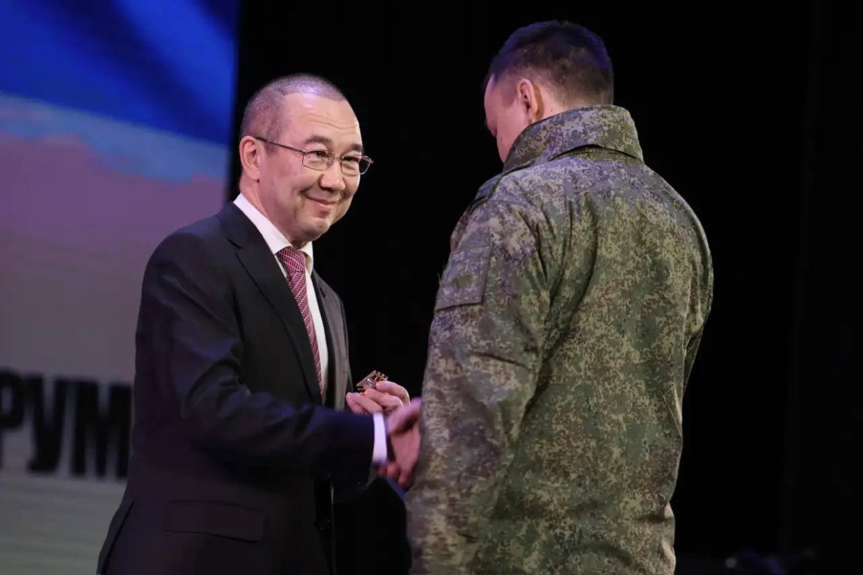 Айсен Николаев побрился наголо и прокомментировал свой новый имидж